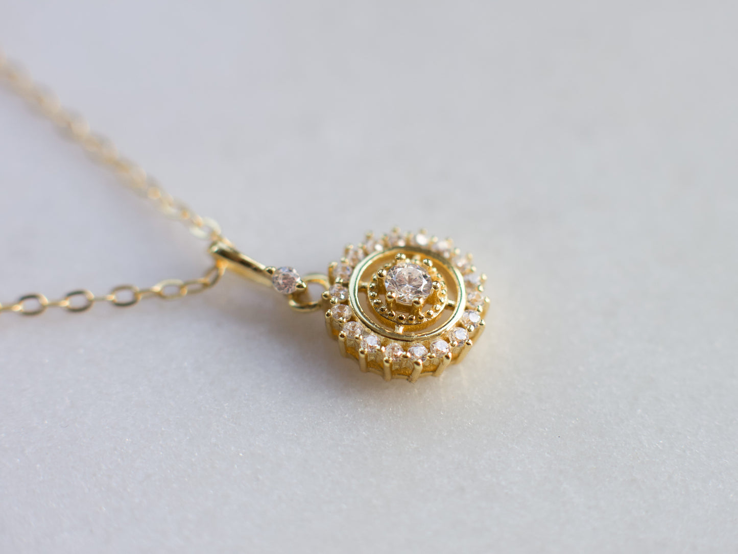 Dainty Vintage Style Circle Necklace