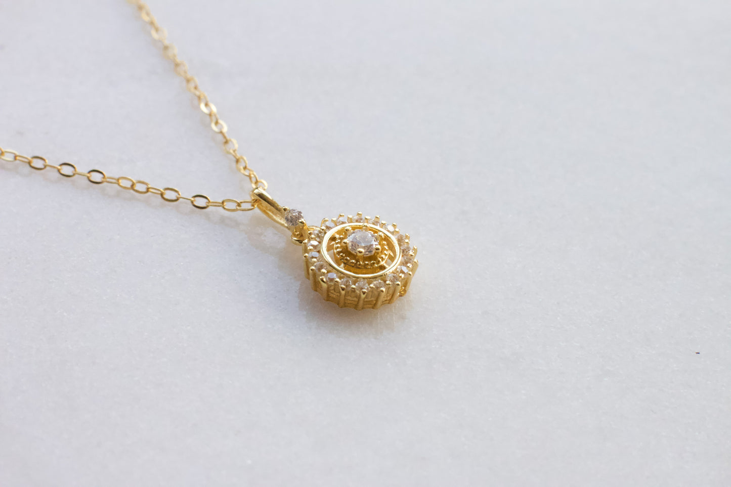 Dainty Vintage Style Circle Necklace