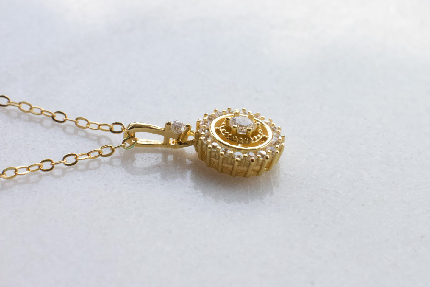 Dainty Vintage Style Circle Necklace