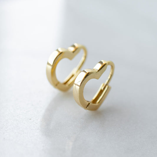 Heart hoop earrings in gold
