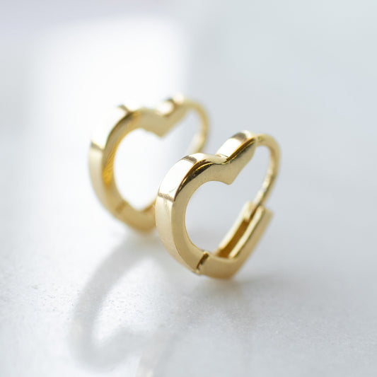 Heart hoop earrings in gold