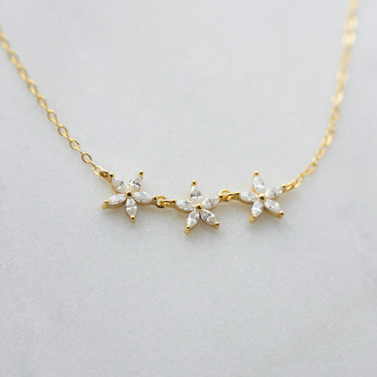 Dainty Gold Flower Necklace