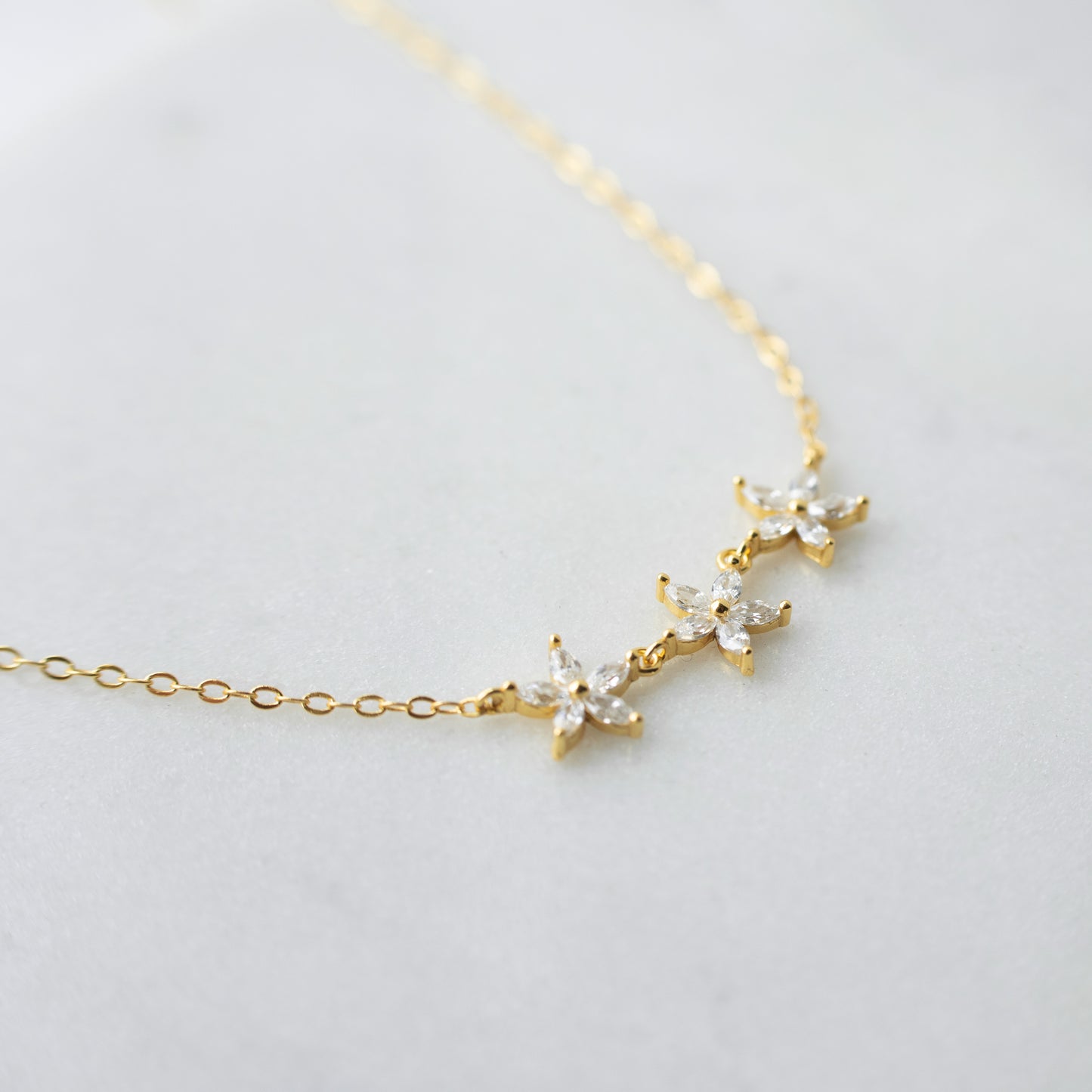 Dainty Gold Flower Necklace