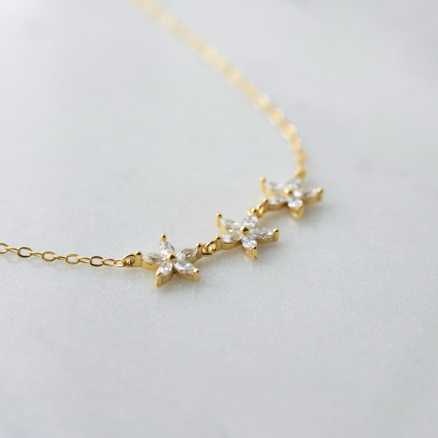 Dainty Gold Flower Necklace