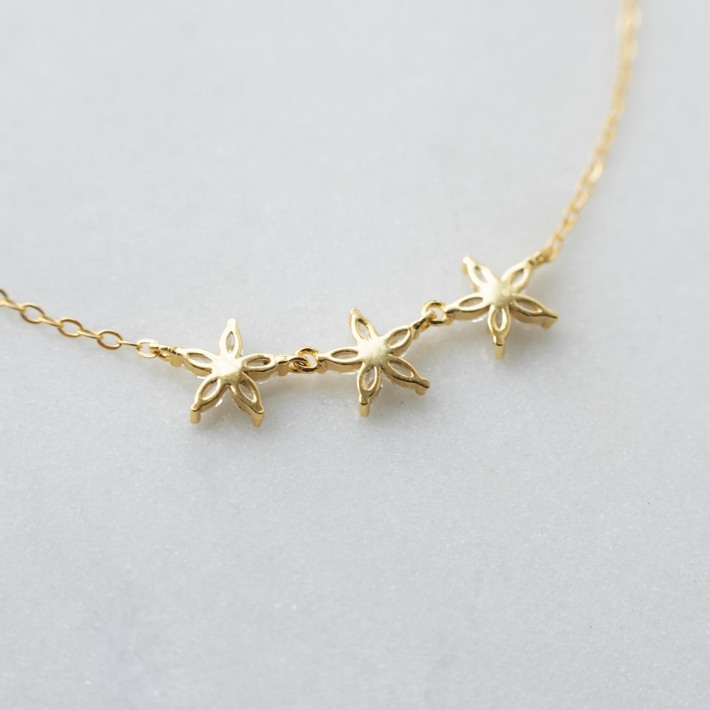 Dainty Gold Flower Necklace