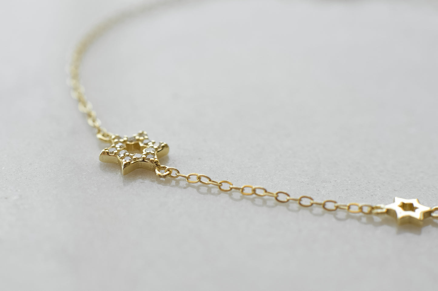 Dainty Gold Star Bracelet