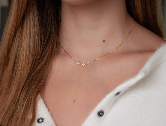 Dainty Gold Flower Necklace