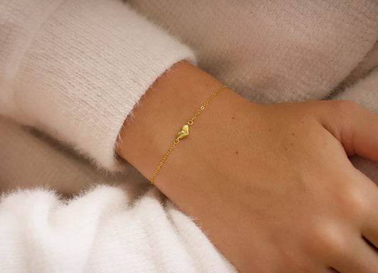 Dainty Gold Heart Bracelet