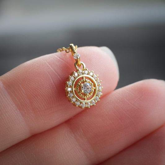 Dainty Vintage Style Circle Necklace