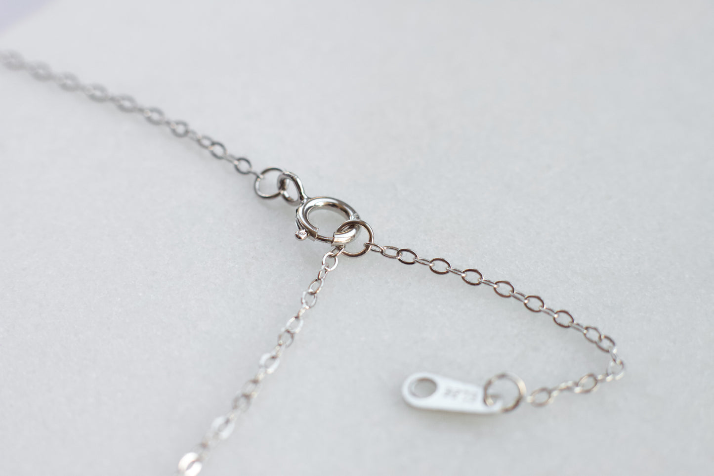 Dainty Three Flowers Necklace In Silver