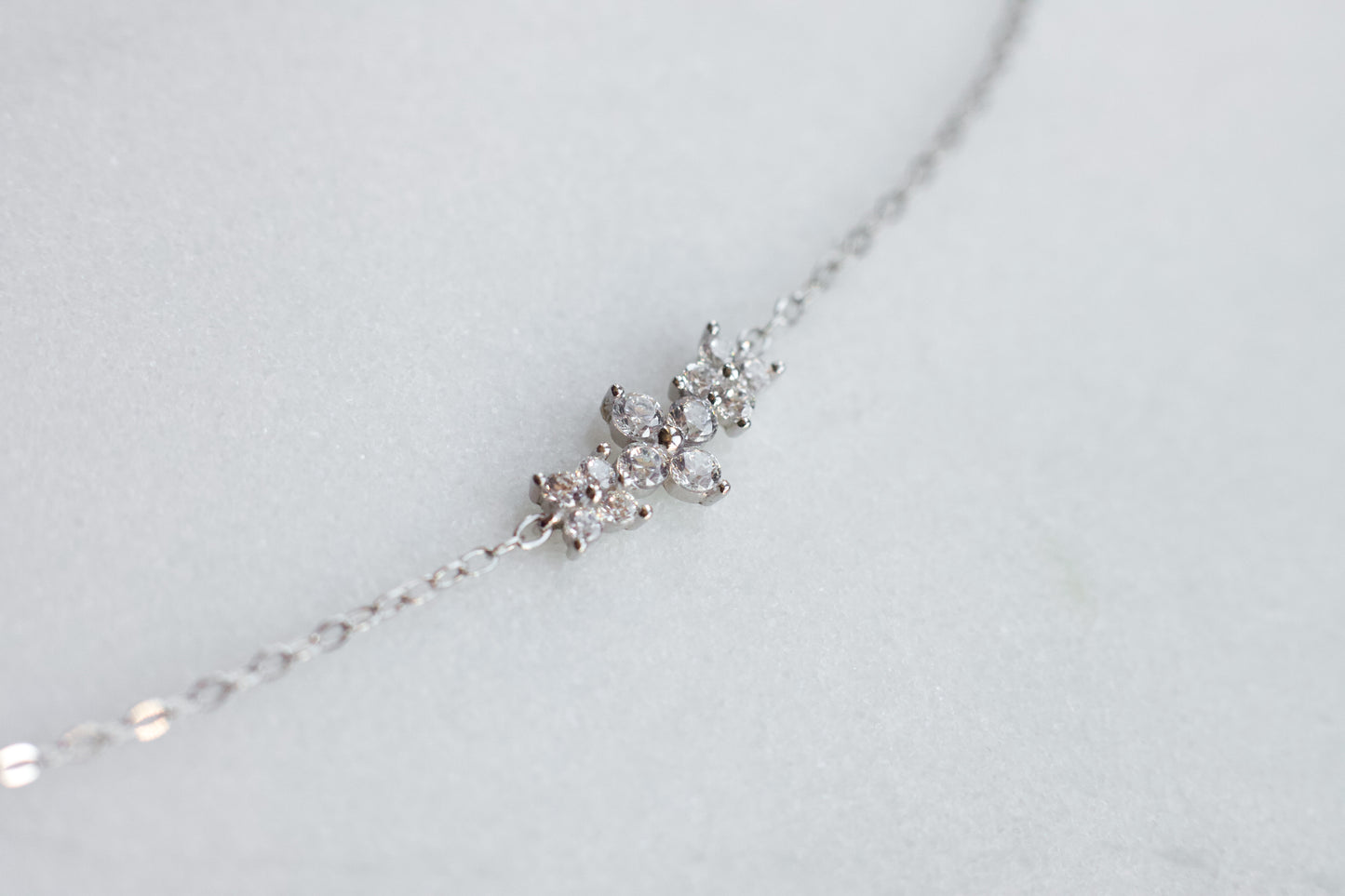 Dainty Three Flowers Necklace In Silver