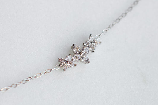Dainty Three Flowers Necklace In Silver